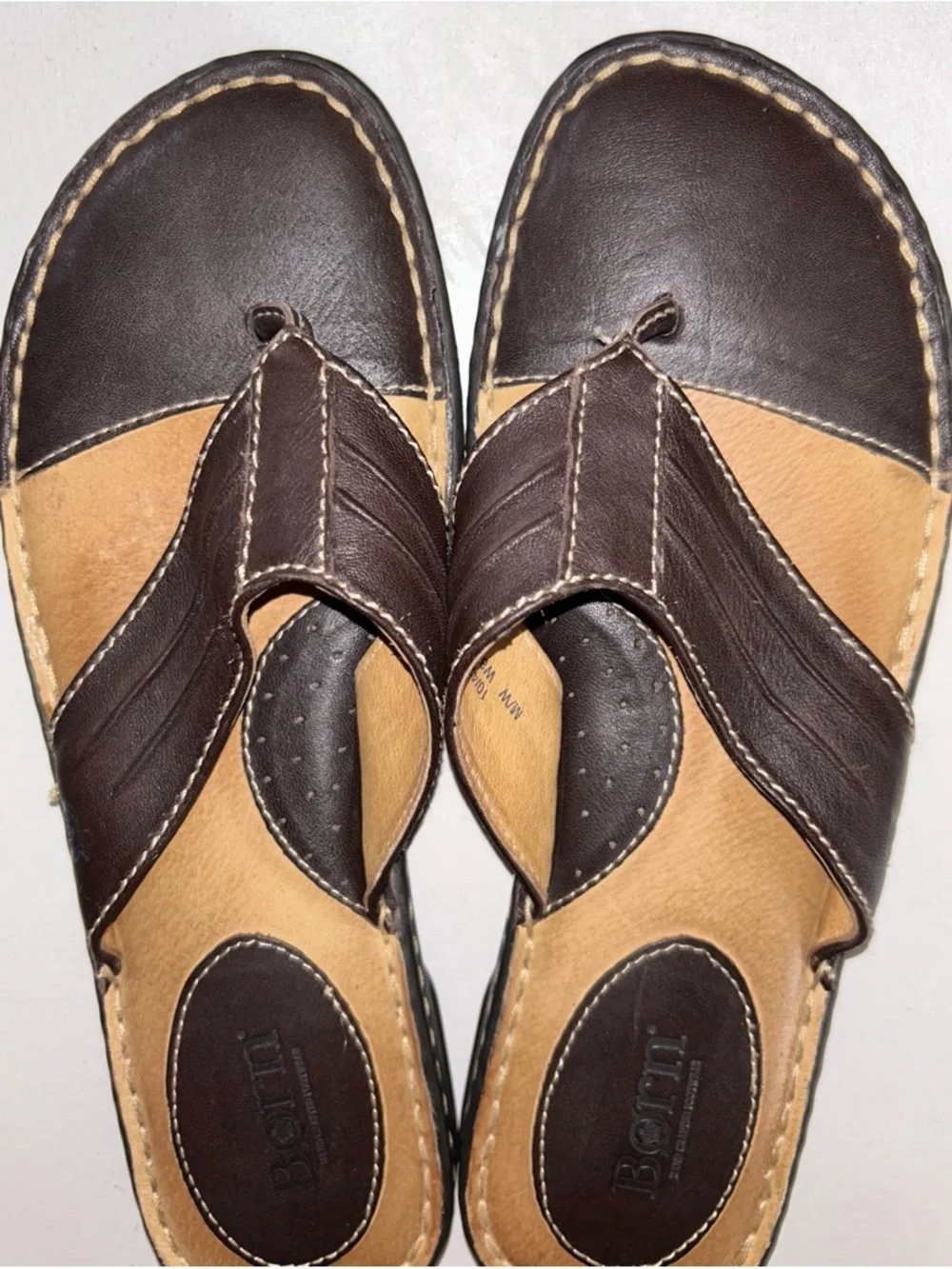 NWOB Born Woman’s Brown Leather Thong Flip Flop Sandal - Picture 3 of 10